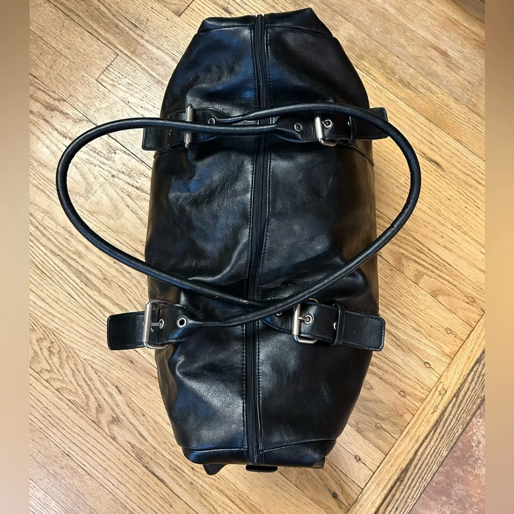 Faux Leather Weekender Travel Black Duffle Bag Excellent Clean Condition - Picture 14 of 16